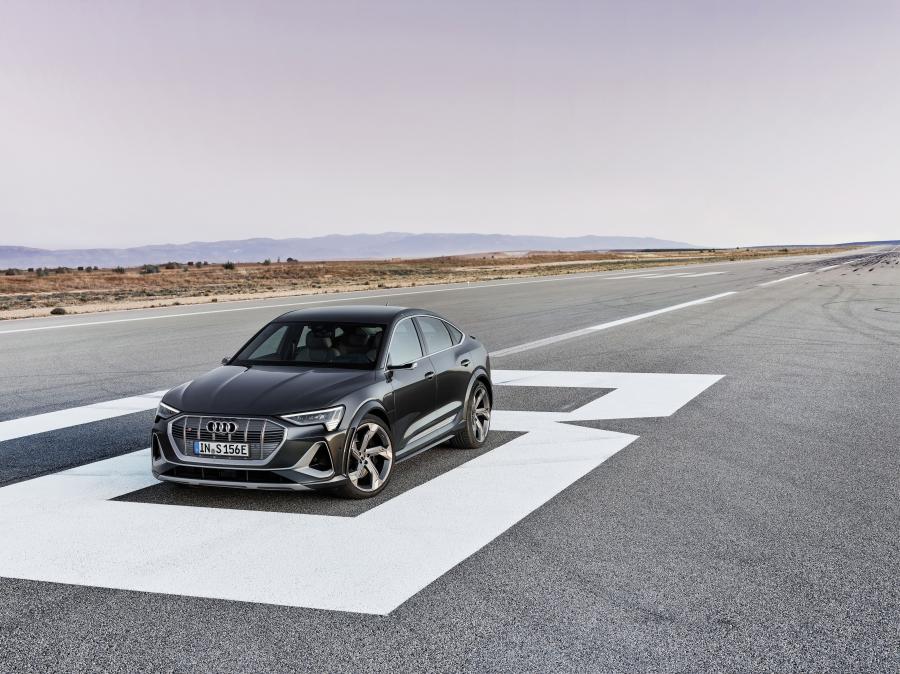  Audi e-tron S Sportback 2020 года  (WW) (фото 37 из 77)